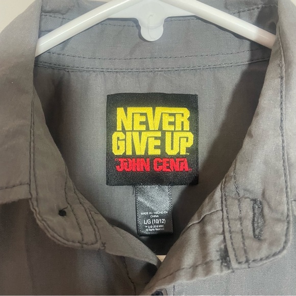 2/$10 Sale! John Cena Never Give Up Gray Button Up Shirt Size Large 10/12 - Picture 8 of 8